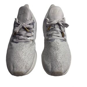 Nike Light Gray Sneakers Women’s Size 9.5 | Comfortable‎ Athletic Running Shoes